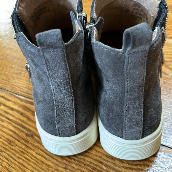 Sofft gray suede Britton Zip style booties.  Excellent used condition. Size 8. - Picture 4 of 13